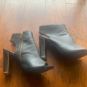 Black Open toe boot heel- Size 10W